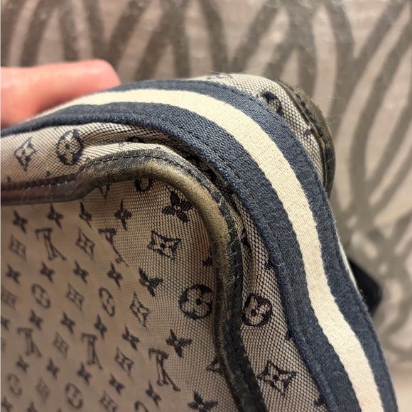 Authentic LOUIS VUITTON Monogram Mini
Buzas Marie Kate Bag Blue - Picture 10 of 12